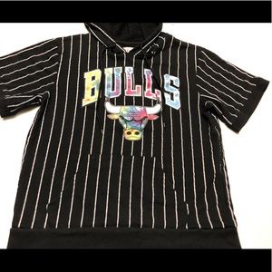 Bulls short sleeve hoodie